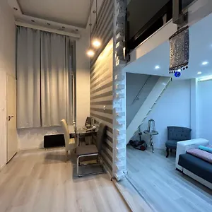 Roland Downtown - Akacfa , Budapest Hungary